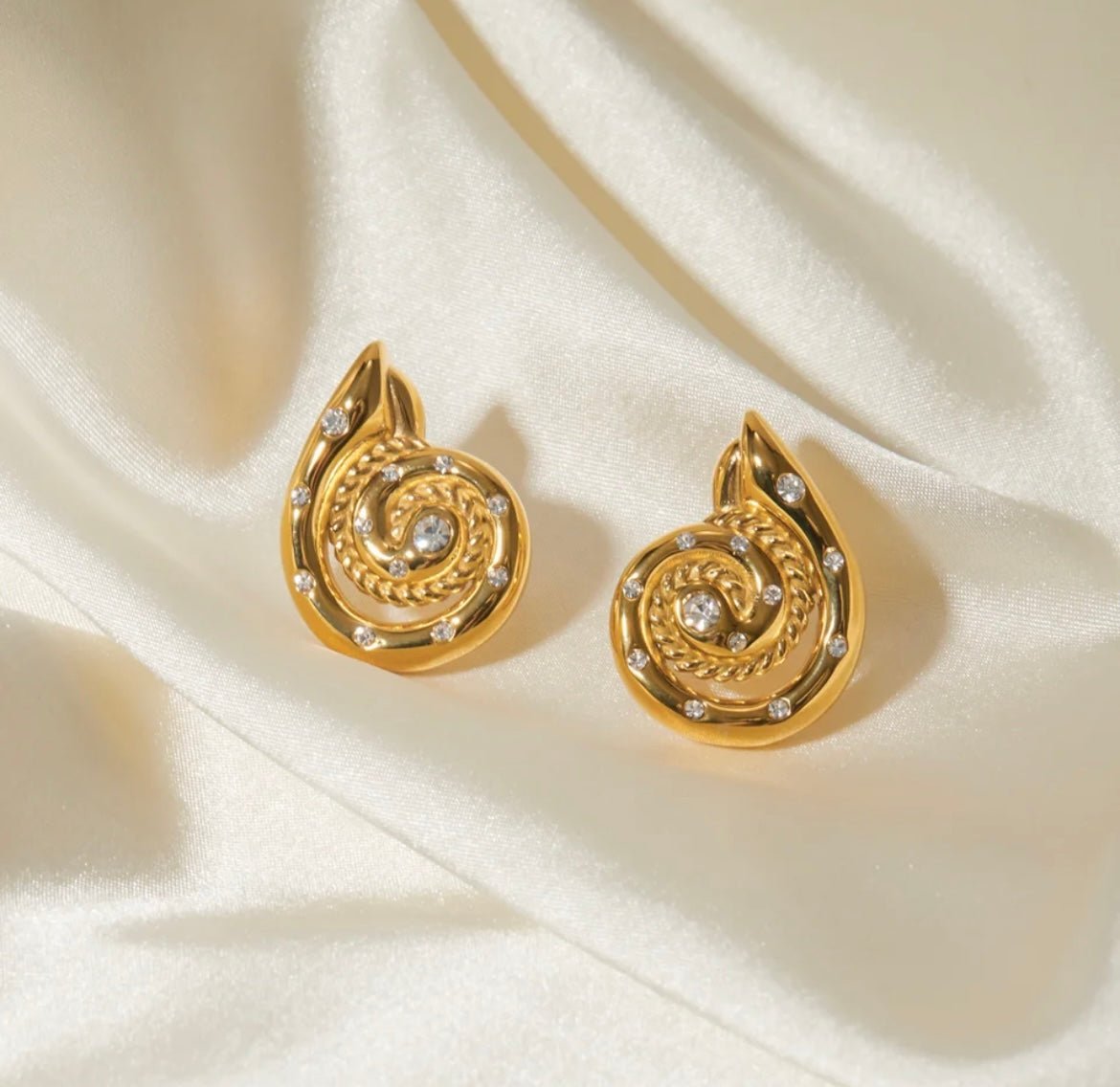 St Lucia Boutique Camille swirl earring - 18k gold plated - Shop women's earrings at St Lucia Boutique