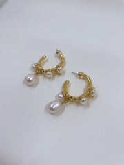 St Lucia Boutique Baroque cuff freshwater pearl earring - Shop women's Accessories at St Lucia Boutique