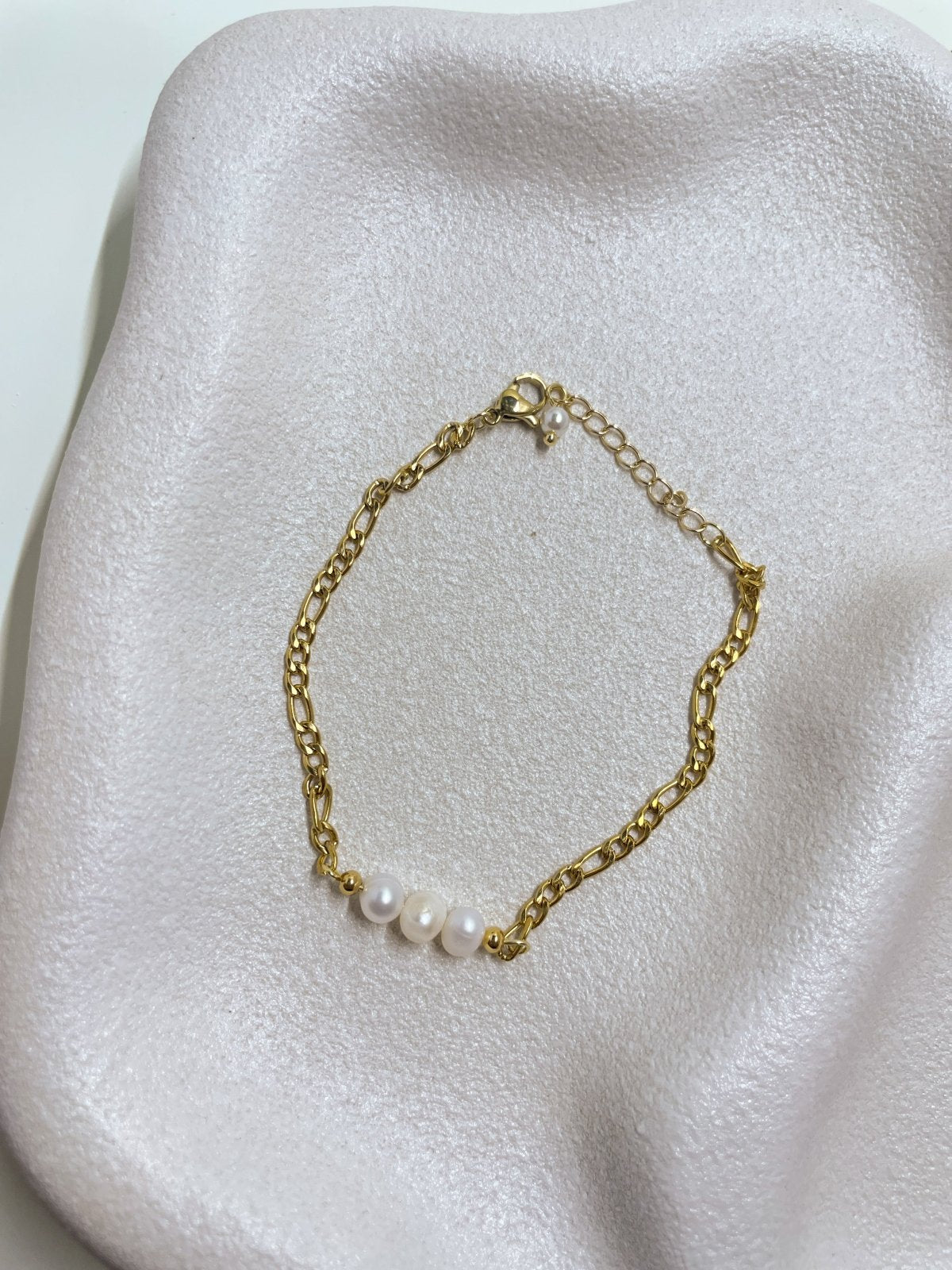 St Lucia Boutique Mini pearl bracelet - 18k gold plated - Shop women's Accessories at St Lucia Boutique