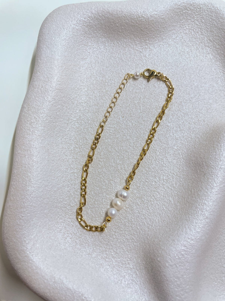 St Lucia Boutique Mini pearl bracelet - 18k gold plated - Shop women's Accessories at St Lucia Boutique