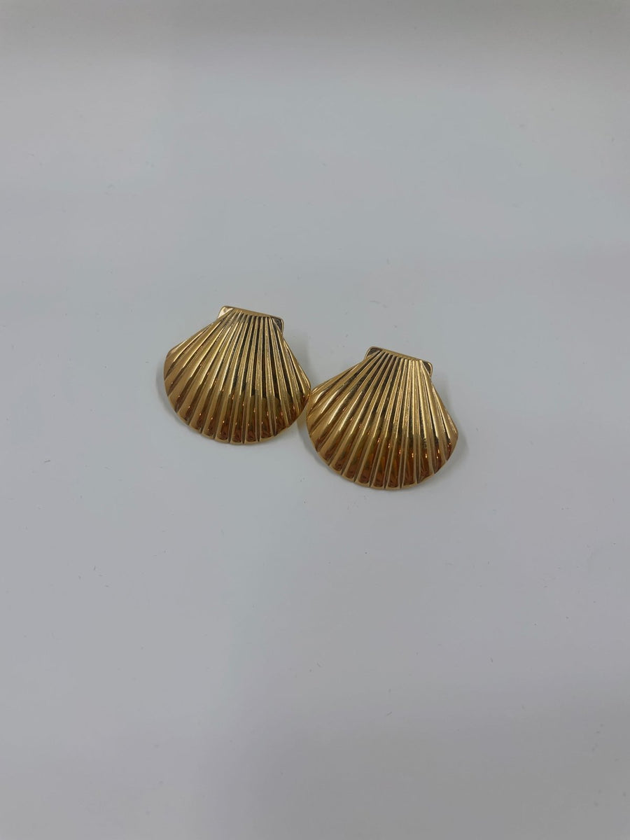 St Lucia Boutique Oversized clam earring - 18k gold plated - Shop women's Accessories at St Lucia Boutique